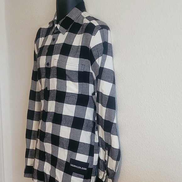 Calvin Klein - Picture 2 of 4